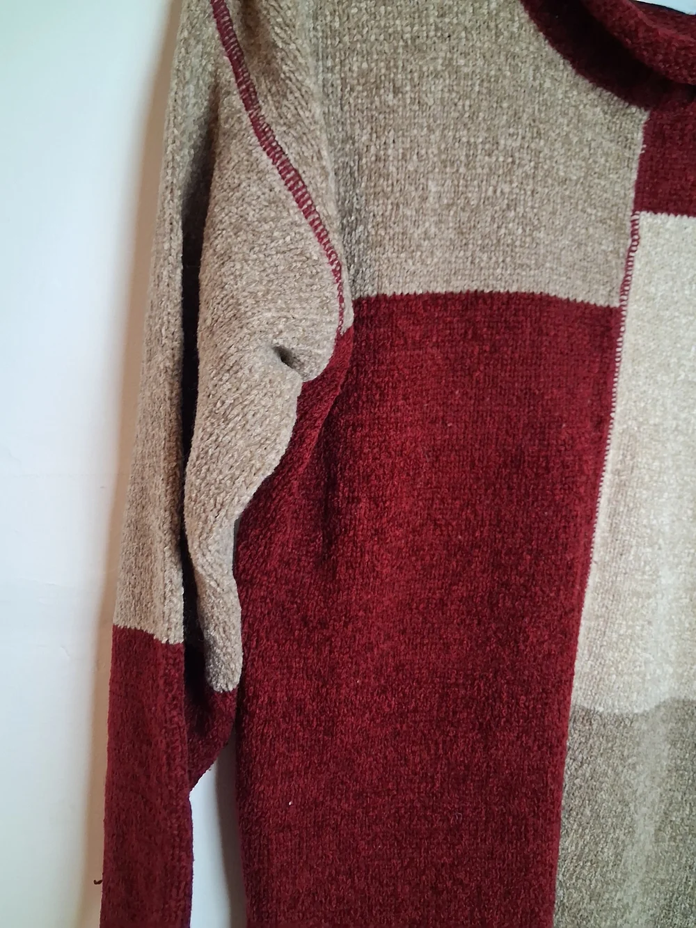 Christina Colorblock Turtleneck Sweater - Burgundy and Beige